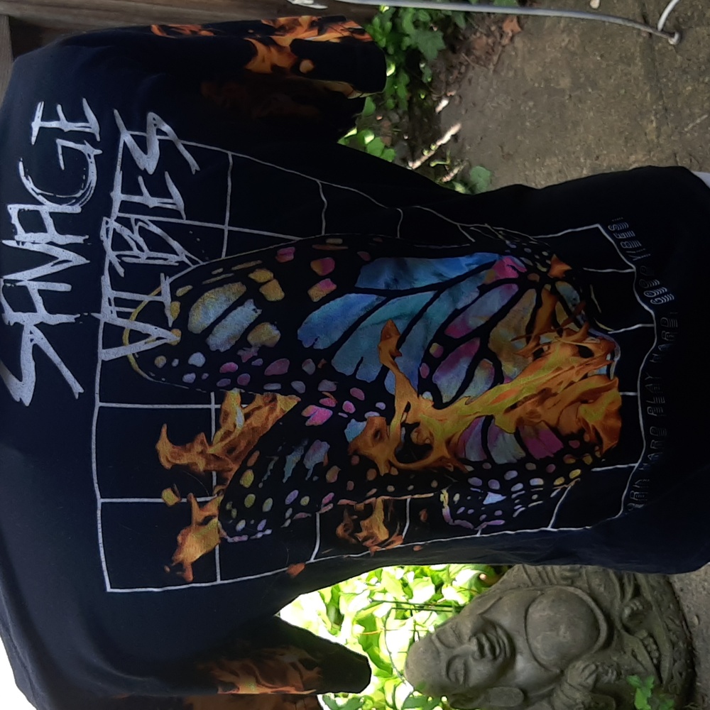 Fresh Laundry Tee - Picture 4 of 5